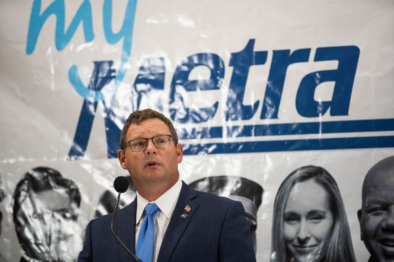 Tegevjuht Jim Derwinski näeb järgmisel aastal palgatõusu, hoolimata sellest, et Metra on pandeemia ajal hädas sõitjate arvu 75% vähenemisega.