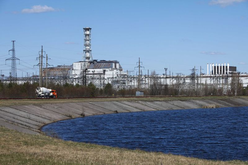 Budova reaktoru č. 4 v jaderné elektrárně Černobyl je vidět v Černobylu na Ukrajině, ve středu 20. dubna 2011.