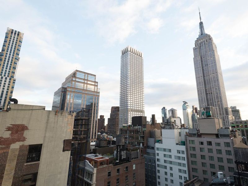Archer Hotel New York: Niewiele zabytków jest tak rozpoznawalnych jak Empire State Building, a Archer Hotel łączy ten wspaniały widok z równie atrakcyjnym stylem. Zalecamy zajrzenie do baru na dachu, Spyglass, aby uzyskać najlepsze widoki na
