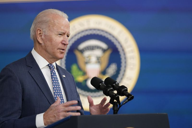 Președintele Joe Biden vorbește în timp ce anunță că îl numește pe Jerome Powell pentru un al doilea mandat de patru ani ca președinte al Rezervei Federale, în timpul unui eveniment din Auditoriul South Court din complexul Casei Albe din Washington, luni, 22 noiembrie 2021. Biden l-a nominalizat și pe Lael Brainard ca vicepreședinte, locul 2 la Rezerva Federală.