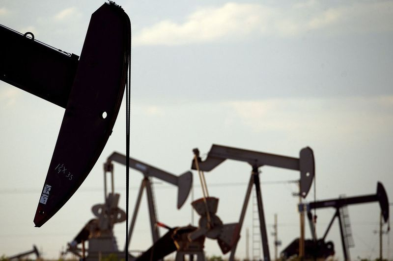 Pumpjacks arbetar på ett fält nära Lovington, N.M.