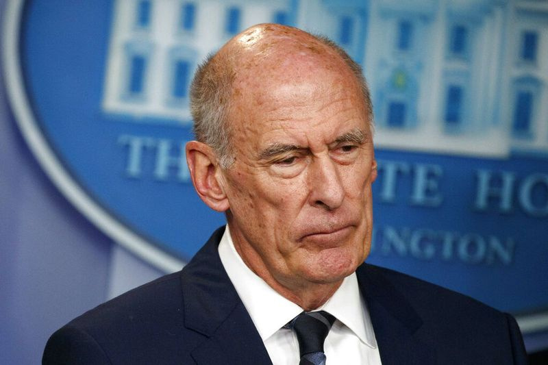 Riikliku luure direktor Dan Coats kuulab Washingtoni Valges Majas igapäevasel pressibriifingul