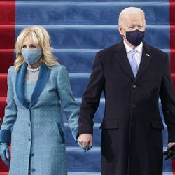El presidente electo Joe Biden y su esposa Jill, salen para la 59a inauguración presidencial en el Capitolio de los Estados Unidos en Washington, el miércoles 20 de enero de 2021.