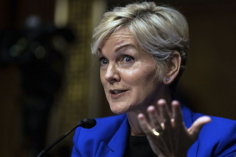 Bývalá guvernérka Jennifer Granholm, D-Mich., svedčí pred senátnym výborom pre energetiku a prírodné zdroje počas vypočutia, ktoré má preskúmať jej nomináciu na ministerku energetiky, v stredu 27. januára 2021 na Capitol Hill vo Washingtone.