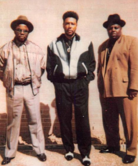 Der Anführer der Gangster-Jünger Larry Hoover (Mitte) mit dem obersten Gangsterleutnant Gregory Shell (links) und dem Gangmitglied Keith McCain.