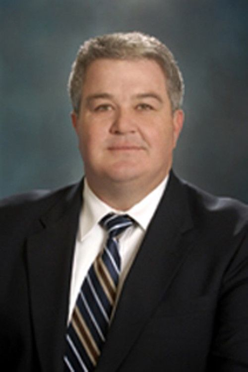 El ex representante estatal Michael Carberry, quien anteriormente estaba en la junta de la aldea de Oak Lawn.