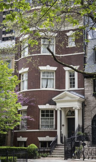 J.B. Pritzkers leerstehendes und unbewohnbares Herrenhaus im Wert von 3,7 Millionen US-Dollar an der Gold Coast. | Rich Hein / Sun-Times