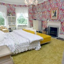 Drittes Schlafzimmer, wie gesehen, bevor J.B. Pritzker das 3,7-Millionen-Dollar-Herrenhaus kaufte. | Immobilienangebot