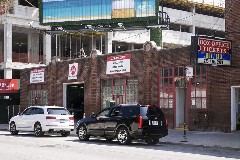 Luis Auto Repair, 1031 W. Addison. | Ashlee Rezin / Sun-Times