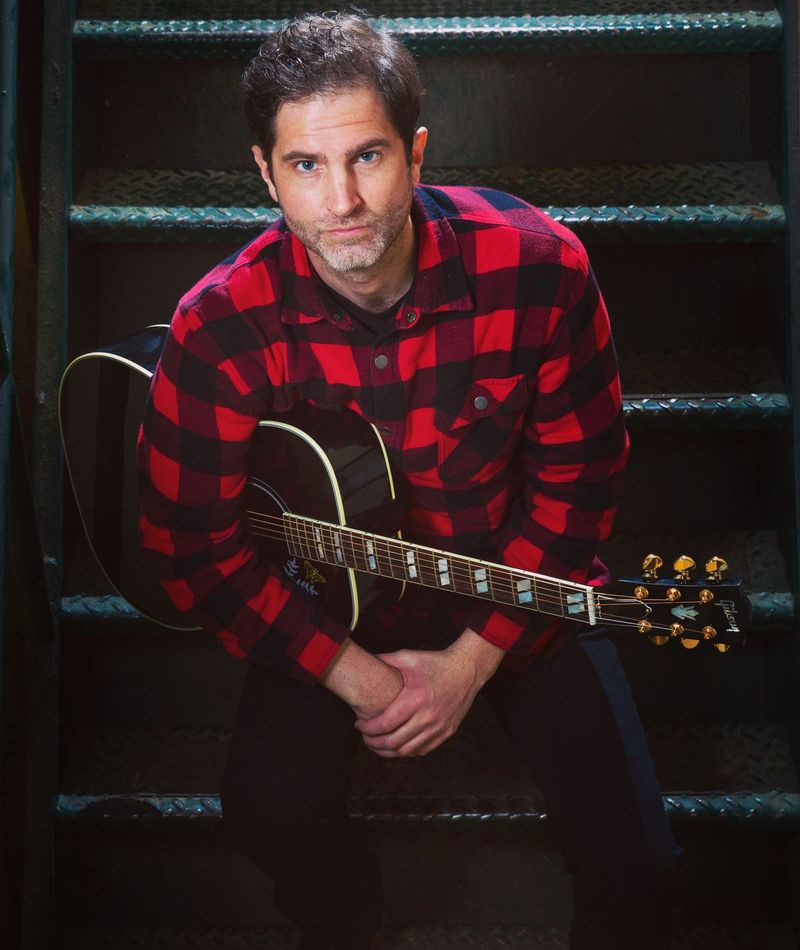 Tyson Manker dit que jouer de la guitare l