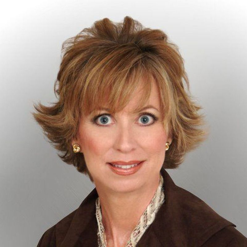 Hakim Litar Daerah Cook Carolyn Gallagher melihat Maureen O