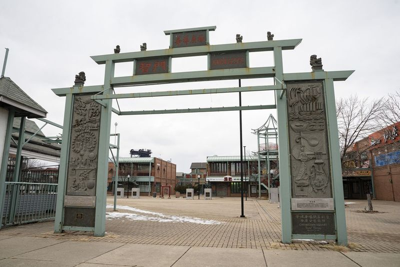Nadat hen werd verteld, toen ze hun eigendom dreigden te verliezen, dat ze hun onroerendgoedbelasting in acht jaar niet hadden betaald, zeiden de eigenaren van het Chinatown Square-plein in Chinatown dat de onbetaalde belastingaanslagen naar het verkeerde adres waren gepost.