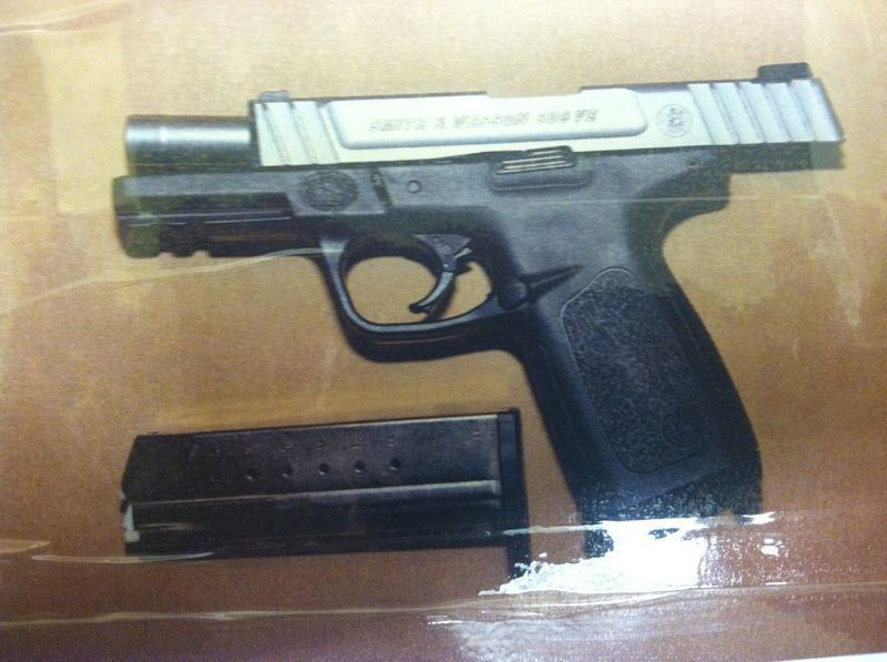 Pištola Smith & Wesson 9 mm SD9VE, kot je bila uporabljena pri streljanju 22. decembra. To orožje je policija v Connecticutu odkrila leta 2015.