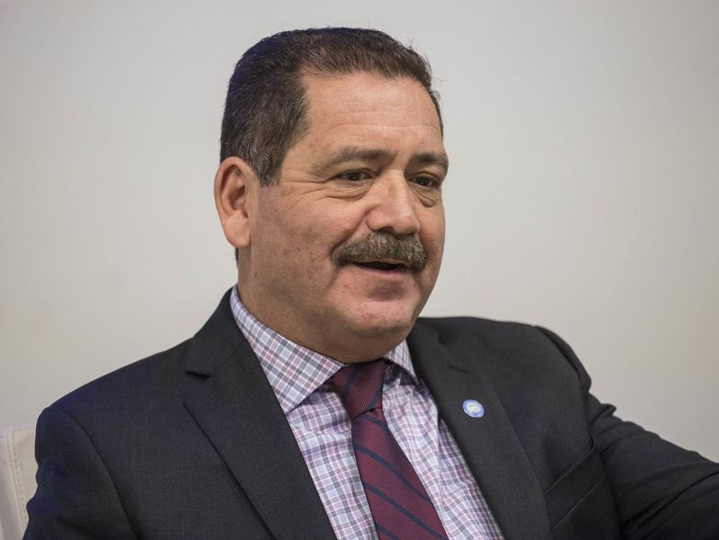 Le candidat démocrate du 4e district de la Chambre des États-Unis, Jesus Chuy Garcia, prend la parole devant le comité de rédaction du site Web à Chicago. | Rich Hein/Sun-Times