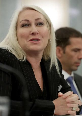 Po początkowym wyrażeniu zaniepokojenia wycofaniem, komisarz ds. bezpieczeństwa produktów konsumenckich Dana Baiocco powiedziała, że ​​nie ma nic przeciwko temu planowi.