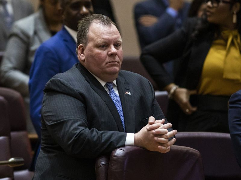 Ald. Patrick Daley Thompson (11.).