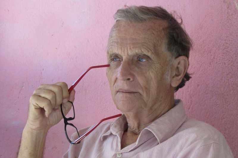 Dieses Foto aus dem Jahr 2010, das The Associated Press zur Verfügung gestellt wurde, zeigt den inzwischen entlassenen katholischen Priester Richard Daschbach im Kinderheim Topu Honis in Kutet, Osttimor. Jetzt steht er in Osttimor wegen sexuellen Missbrauchs vor Gericht und ist nicht in der Liste der räuberischen Priester und Brüder enthalten, die neu von der Gesellschaft des Göttlichen Wortes freigelassen wurden. Daschbach wurde in den 1960er Jahren im Techny-Hub des Ordens bei Northbrook ordiniert.