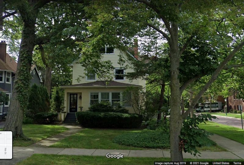 Stephen Curda, quien dirigió el Departamento de Asuntos de Veteranos de Illinois bajo el exgobernador Bruce Rauner, no ha tenido que pagar impuestos a la propiedad desde 2017 en su casa de WiImette, que el tasador del condado de Cook valora en $ 656,190.