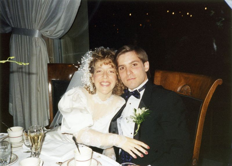Connie e George Chronis de Palos Park em seu casamento em 1991.