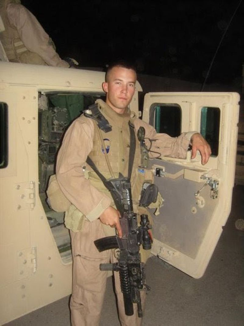 Vince Perritano en su segunda gira en Ramadi, Irak, como infante de marina de los Estados Unidos en 2007.