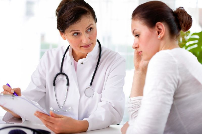 Em um novo estudo, os pesquisadores descobriram que mulheres cuja menopausa ocorreu antes dos 40 tinham um risco 1,5 vezes maior de acidente vascular cerebral isquêmico do que mulheres que o experimentaram entre 50 e 54 anos.