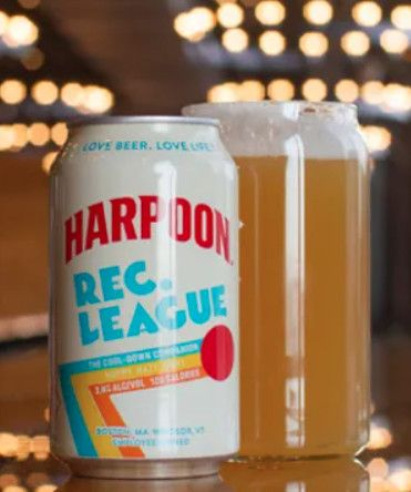 Harpoon Brewery’s Rec. Liigaõlut valmistatakse sellistest koostisosadest nagu chia seemned ja täistera teravilja, mida nimetatakse tatrakashaks – mõlemad lisavad mineraalaineid ja B-vitamiine – ning Vahemere meresoola, mis annab elektrolüüte.