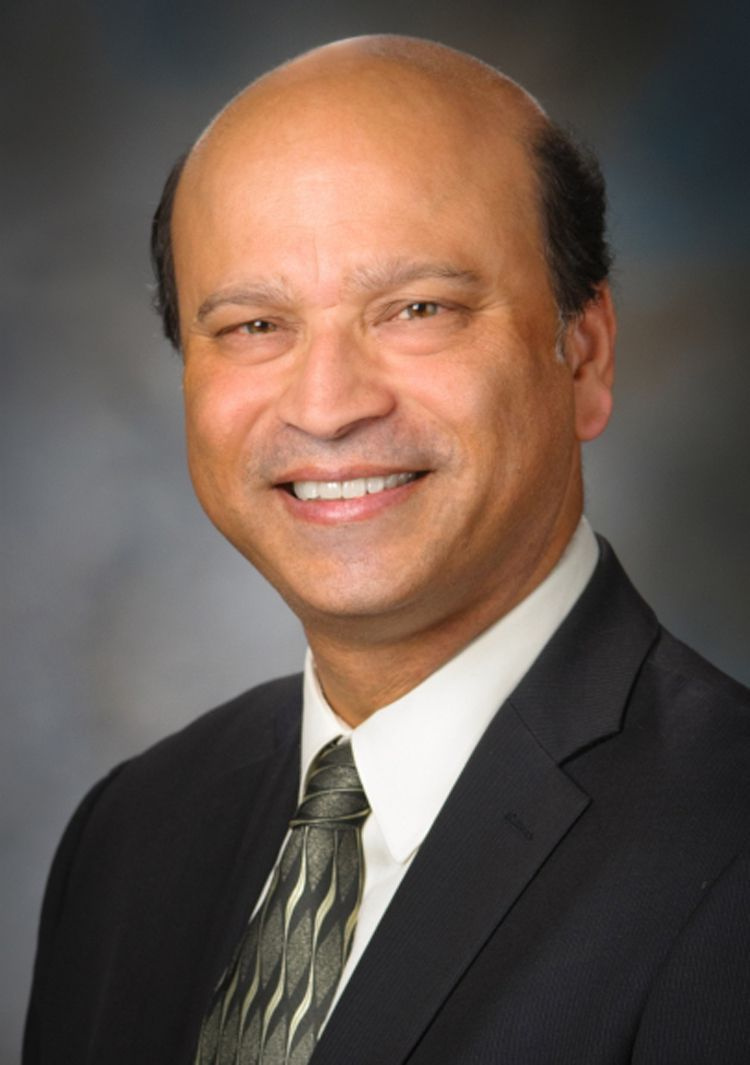 Dr. Debasish Tripathy: Finanční pobídky nutí farmaceutické společnosti utrácet miliardy na vývoj terapií rakoviny prsu.