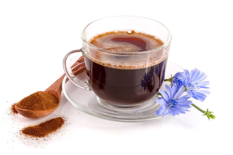 La raíz de garbanzo, que algunos promocionan como una alternativa para hacer café, ofrece mucha fibra y antioxidantes para mejorar la salud intestinal.