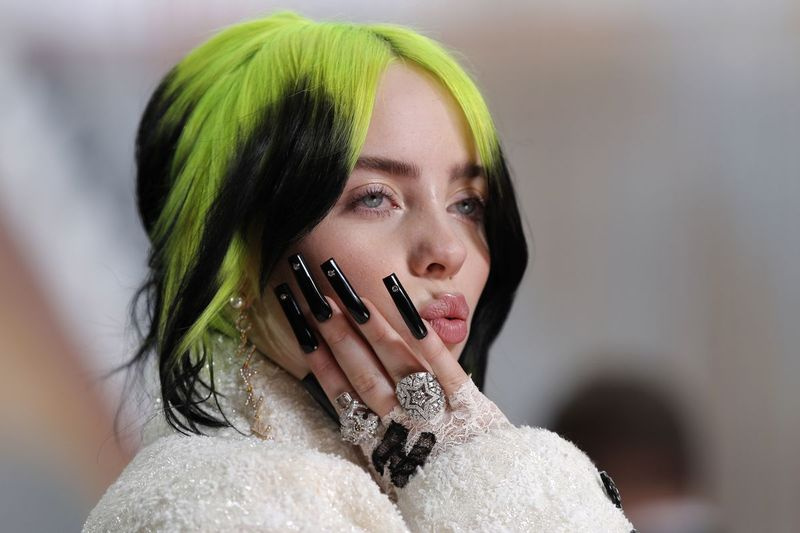 Speváčka Billie Eilish príde v januári na odovzdávanie Oscarov v Los Angeles.