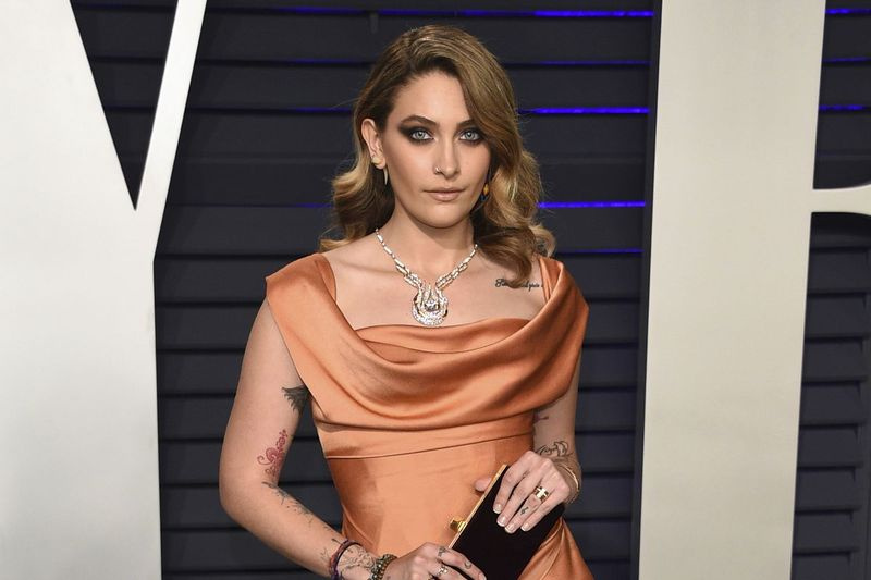 Paris Jackson pasirodo Vanity Fair Oskarų vakarėlyje Beverli Hilse, Kalifornijoje, 2019 m. Jackson atskleidžia, kad nuo vaikystės kenčia ilgalaikį nerimą ir traumą dėl daugybės paparacų paspaudimų.
