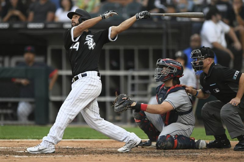Seby Zavala van de White Sox kijkt naar zijn grand slam tijdens de vierde inning van de wedstrijd van zaterdag tegen de Indians.