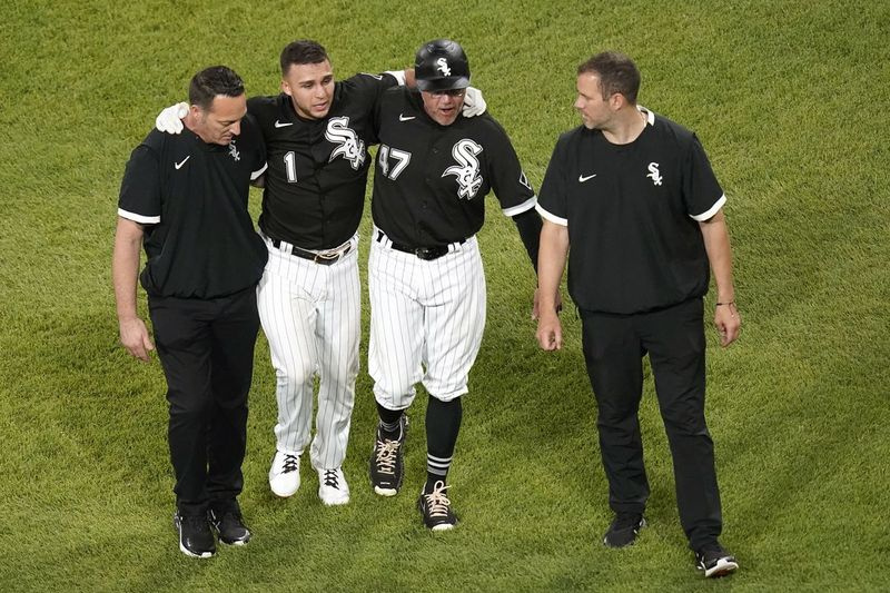 Il seconda base dei White Sox Nick Madrigal, secondo da sinistra, salterà il resto della stagione 2021.
