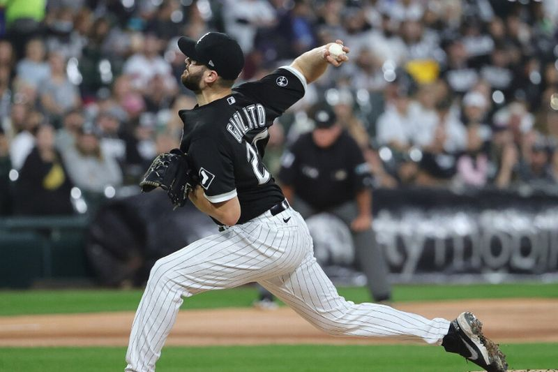 White Sox-starter Lucas Giolito levert de bal zaterdag tegen de Detroit Tigers op Guaranteed Rate Field.