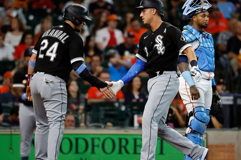 Skader har tvunget White Sox til at spille mod adskillige infieldere i outfielden, inklusive Jake Lamb - der homered i et tab til Astros Sunday - Andrew Vaughn og Danny Mendick.