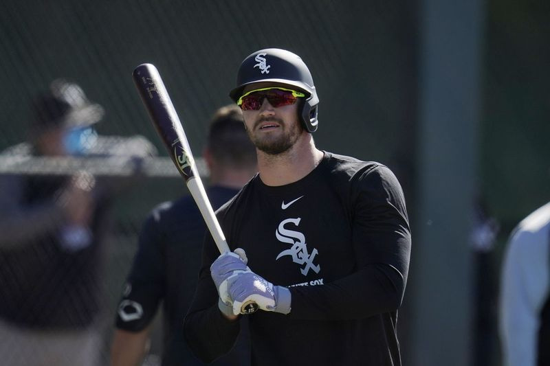 White Sox meletakkan pemain luar Adam Engel dalam senarai cedera dengan keradangan bahu kiri.