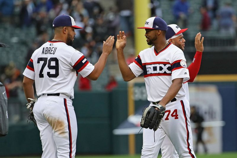 El Jugador Más Valioso de la Liga Americana José Abreu (izquierda), Eloy Jiménez (74) y Yoan Moncada son tres razones por las que los Medias Blancas deberían tener una de las mejores alineaciones de la liga nuevamente en 2021.