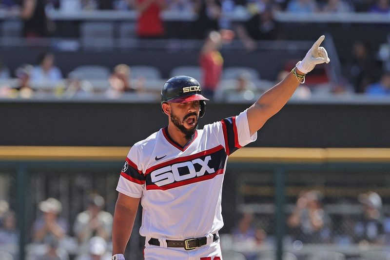 The White Sox Hosē Abreu šomēnes ir sasniedzis deviņus mājiniekus, lai sasniegtu 0,324/.378/.639 sitienu līniju, 1,017 OPS un 24 RBI.