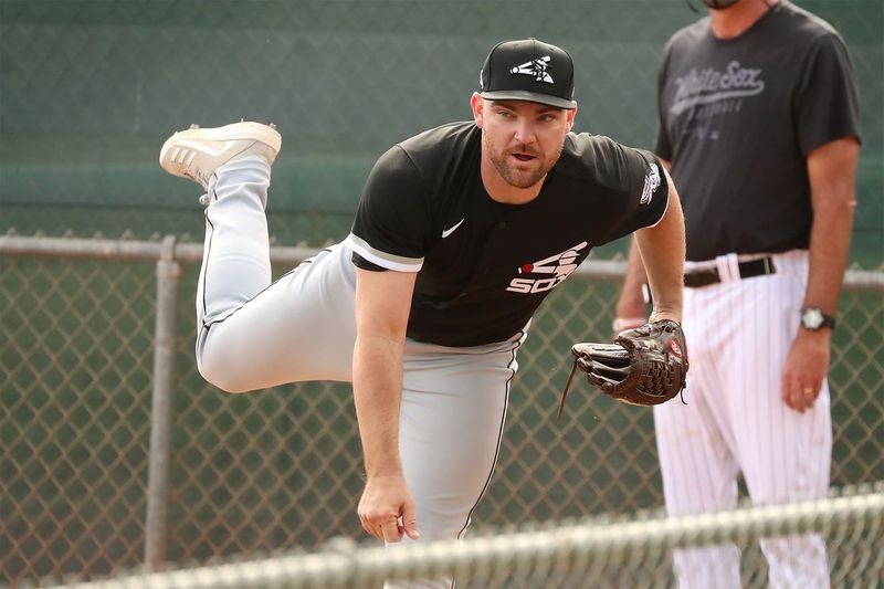 White Sox närmare Liam Hendriks har haft att göra med en njursten. Manager Tony La Russa hoppas att han ska kunna pitcha i helgen.