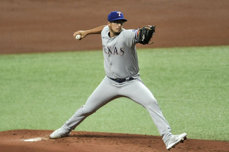 Rangers starteris un bijušais White Sox metējs dānis Danings stāsies pretī savai vecajai komandai.
