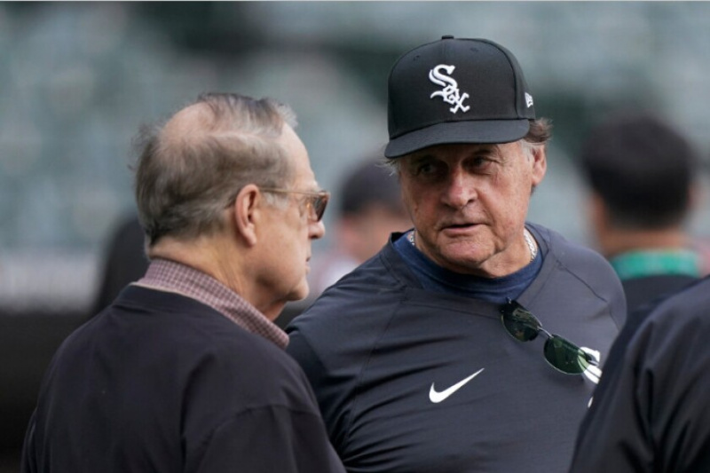   White Sox-fans var bestemt motstandere av Jerry Reinsdorfs ansettelse av Tony La Russa helt fra starten.