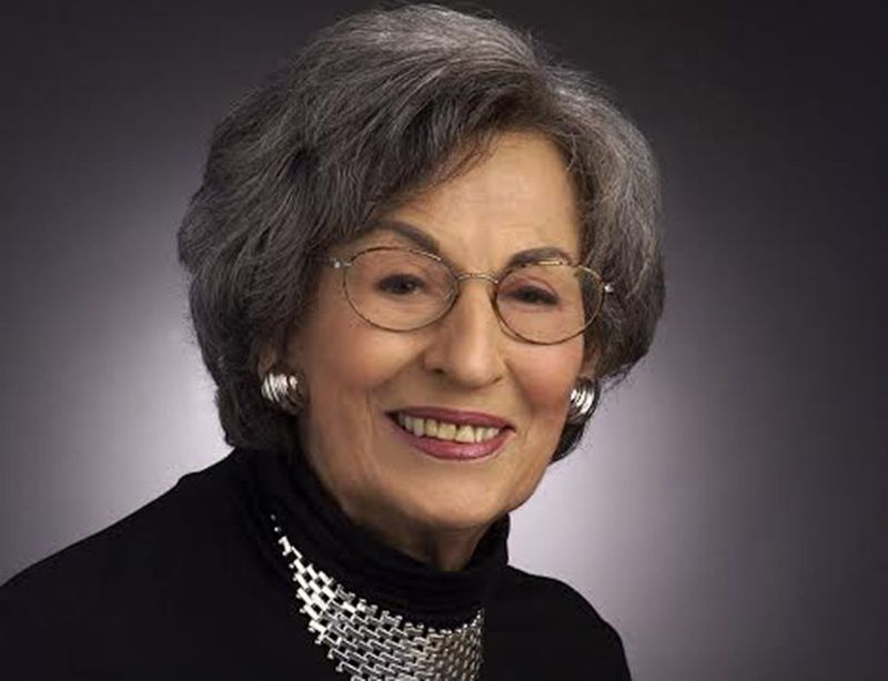 Rose L. Shure, Nīlā bāzētā Shure Inc. valdes priekšsēdētāja, nodzīvoja līdz 95 gadu vecumam. Nodrošināts Sun-Times