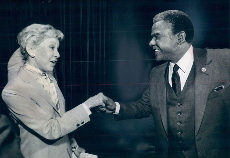 Džeina Bērna kopā ar toreizējo štata pārstāvi Haroldu Vašingtonu 1982. gada janvārī. | Sun-Times faili